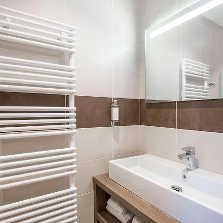 The Originals City, Regina, Szálloda