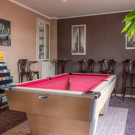 The Originals City, Regina, Otel 2*